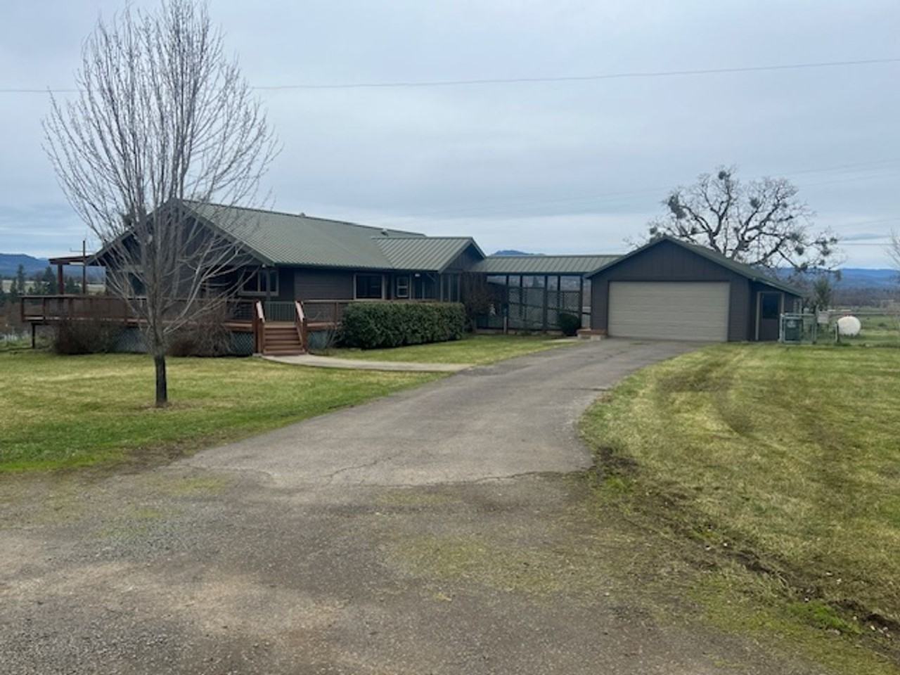 12865 Agate Rd - Photo 7 of 27