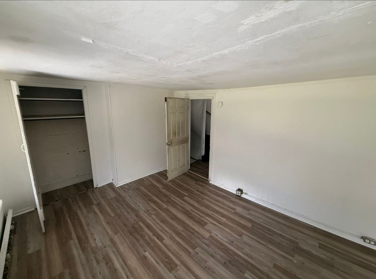 407 E 24th St - Photo 4 of 6