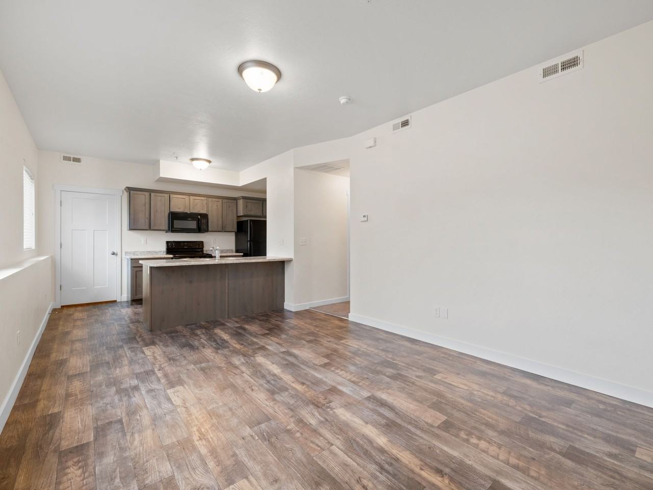 HVH-Provo Meadows-656 W Meadow Dr. Provo, UT 84601 - Photo 5 of 33