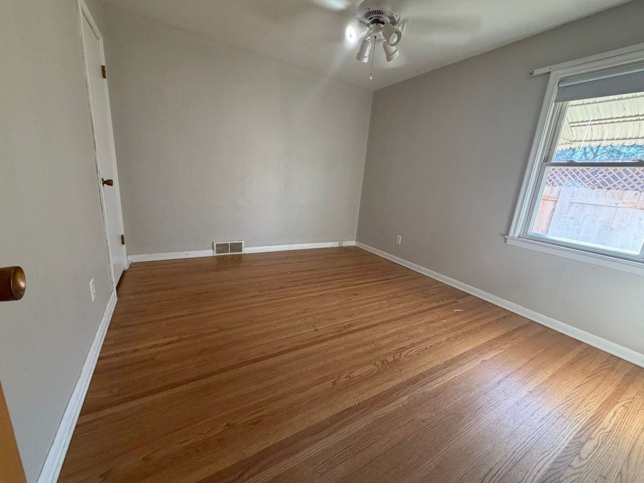 220 Sunset Ave - Photo 5 of 14