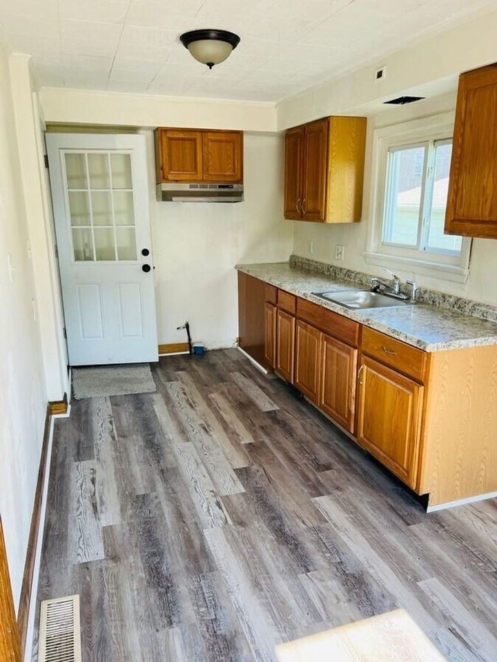 617 Morrison St - Photo 2 of 6