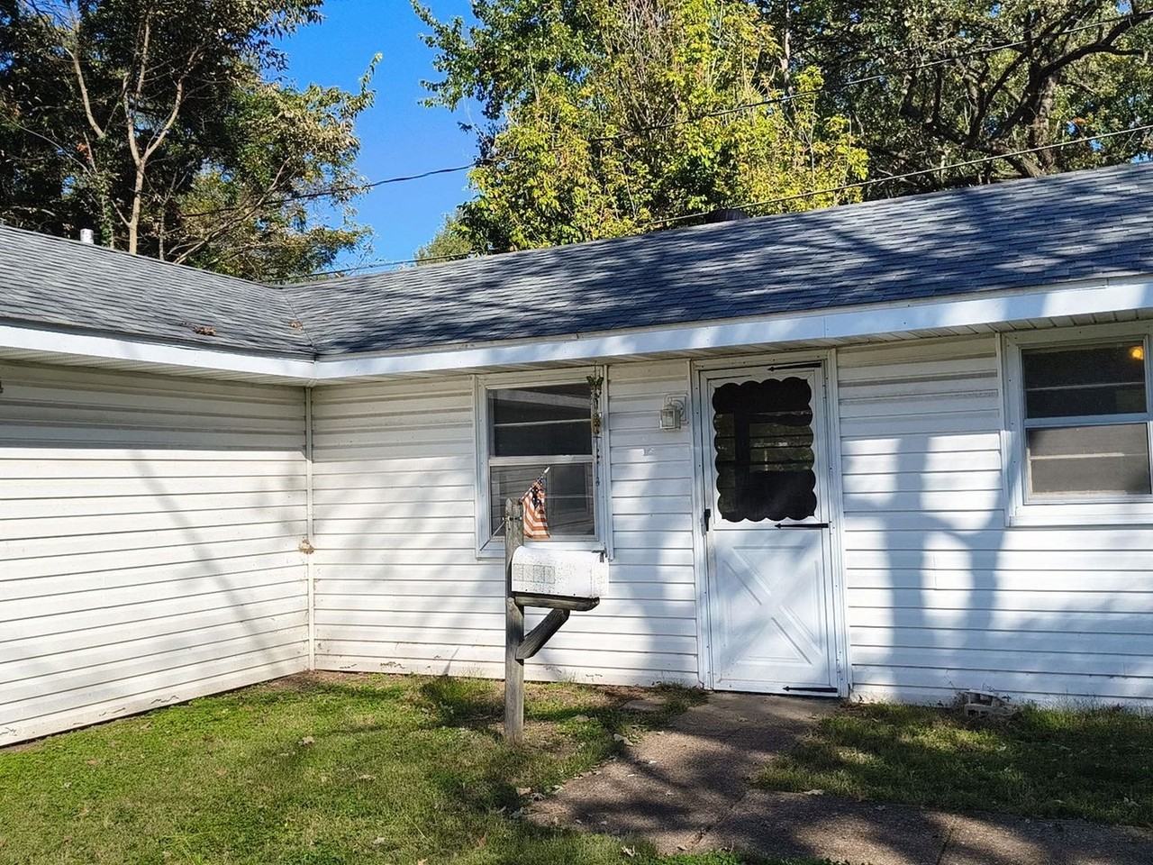307 Shelton St - Photo 2 of 3