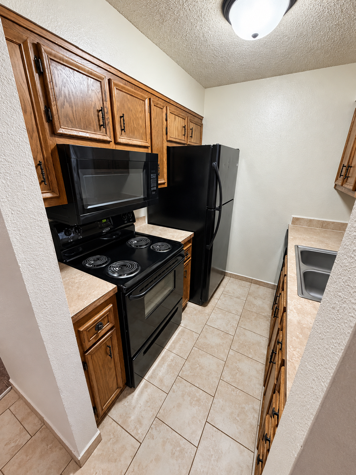 Spanish Villa Apartments - Photo 4 of 8