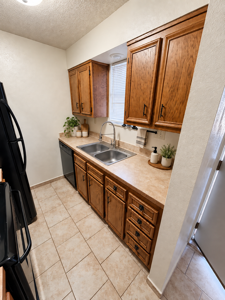 Spanish Villa Apartments - Photo 7 of 8