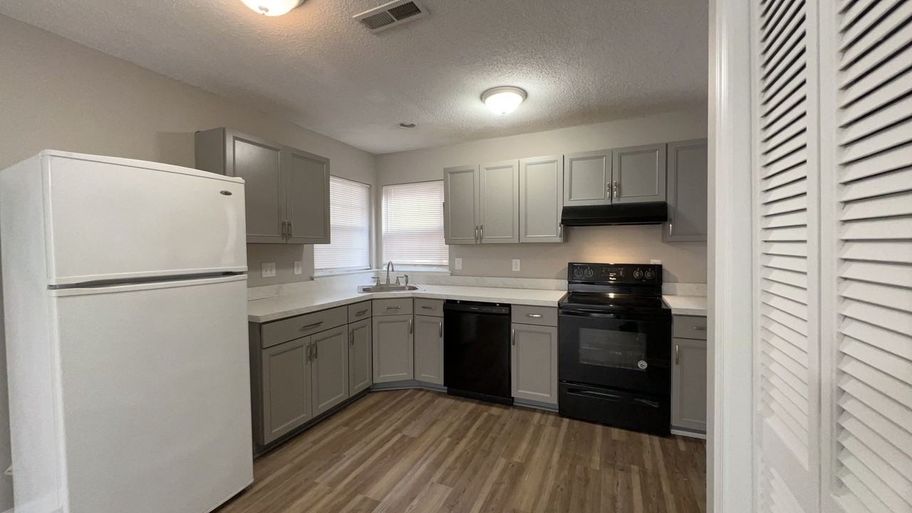 5505 Fountain Ct - Photo 2 of 19