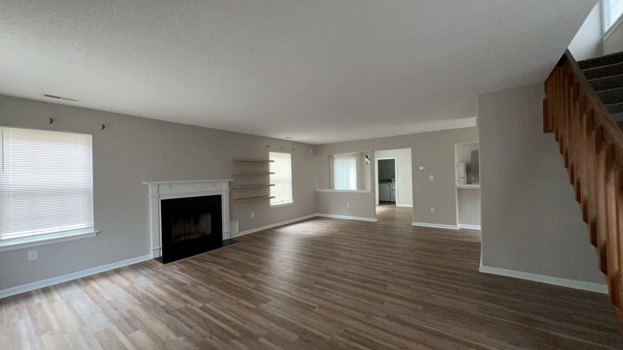 5505 Fountain Ct - Photo 4 of 19