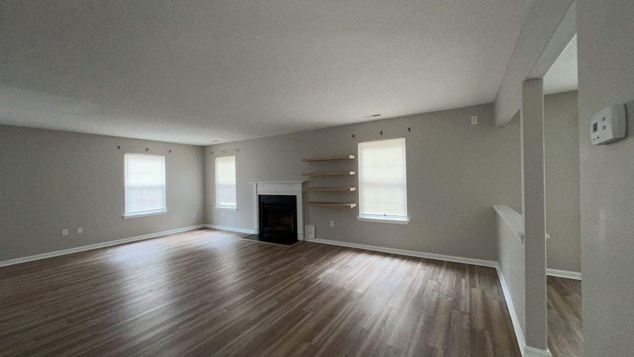 5505 Fountain Ct - Photo 5 of 19