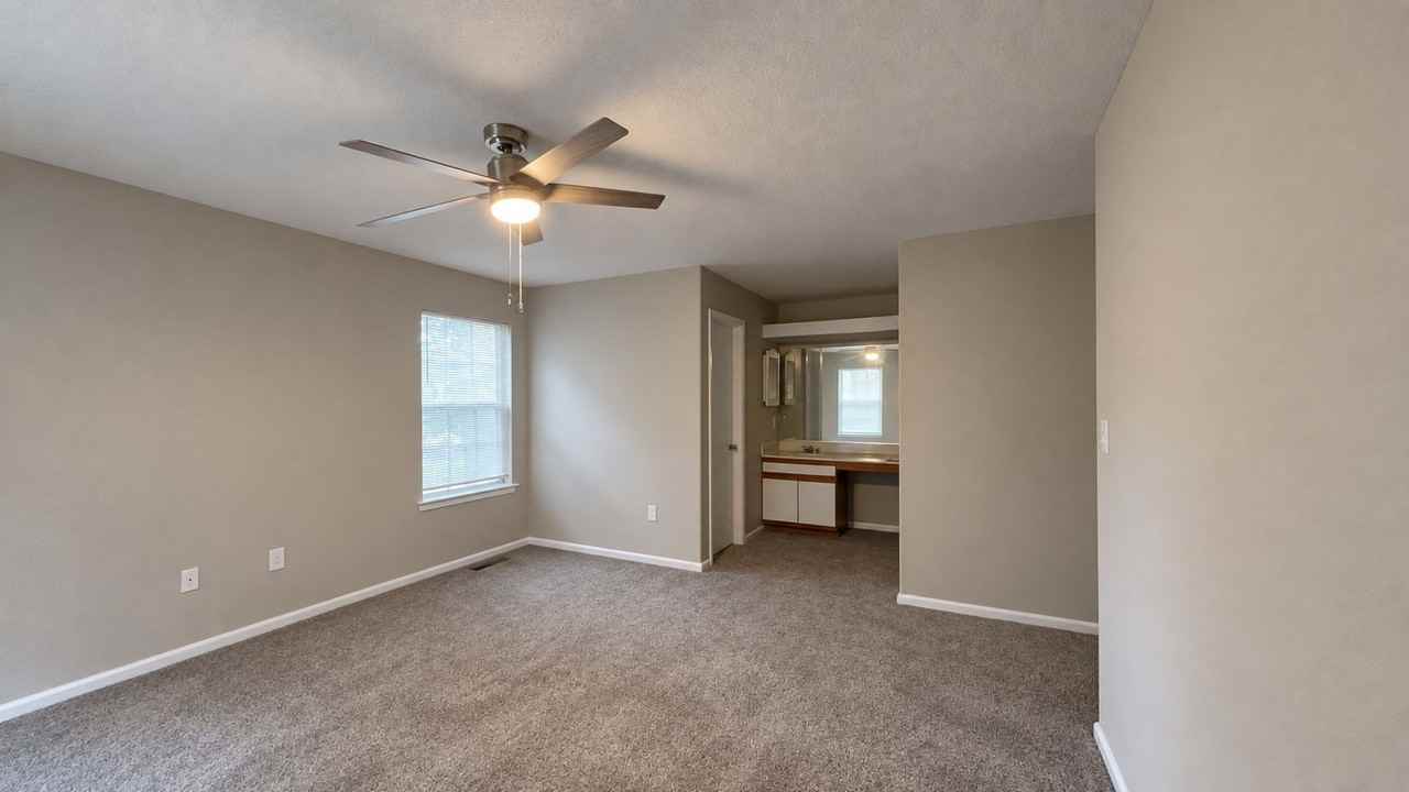 5505 Fountain Ct - Photo 6 of 19