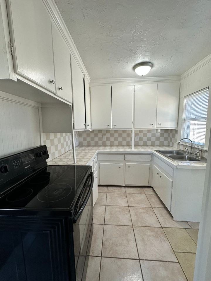 3600 S Polk St - Photo 6 of 14