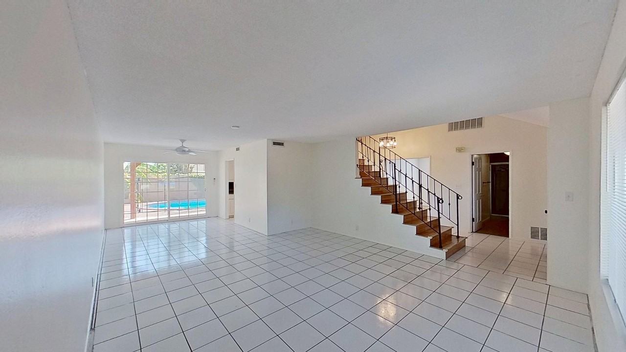 17218 Maurice Ave - Photo 5 of 31