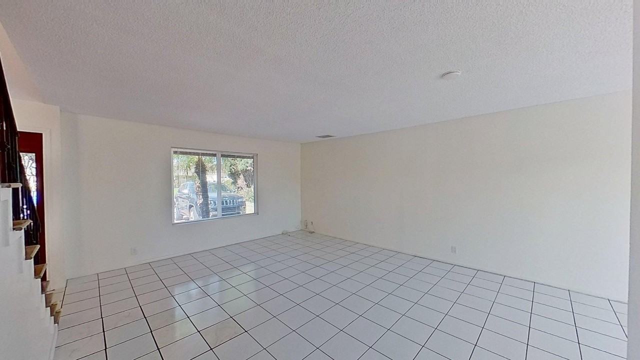 17218 Maurice Ave - Photo 6 of 31