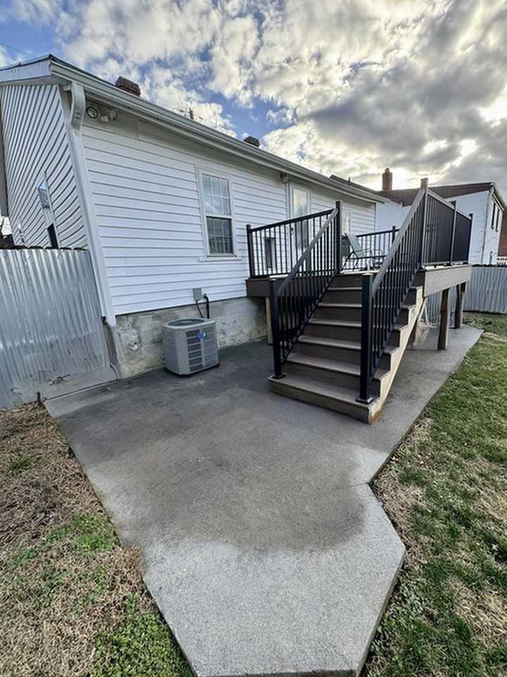 305 Jackson St - Photo 2 of 12