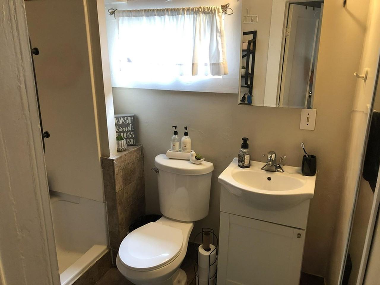 305 Jackson St - Photo 4 of 12