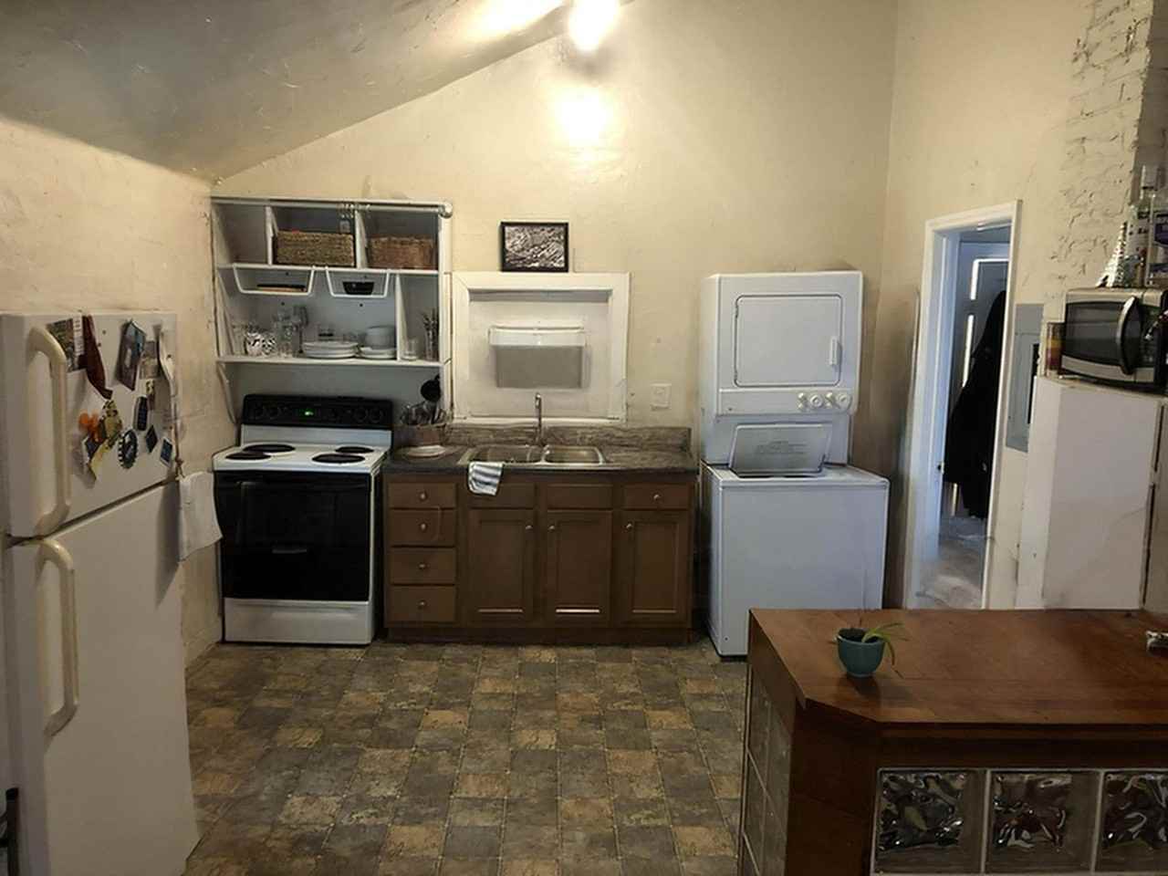 305 Jackson St - Photo 5 of 12