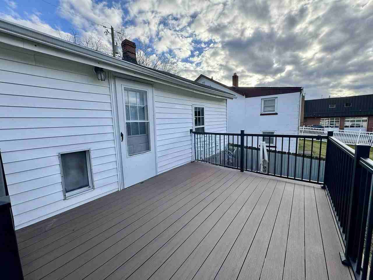 305 Jackson St - Photo 6 of 12