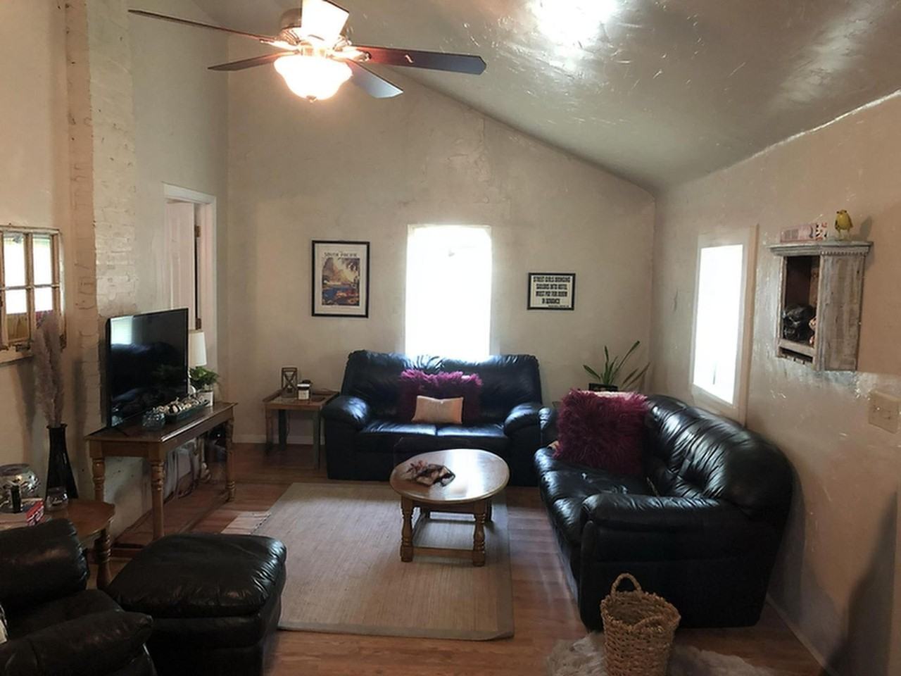 305 Jackson St - Photo 7 of 12