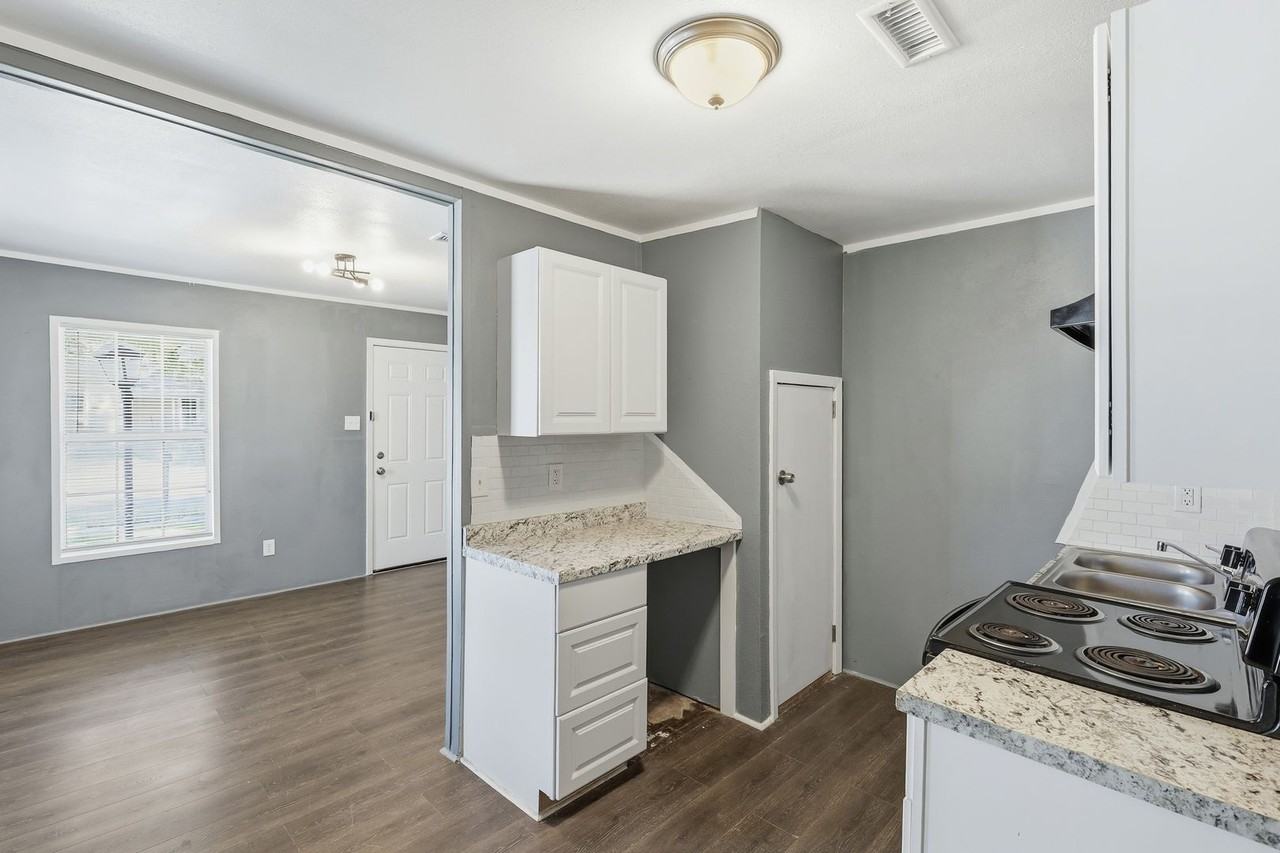 2732 Avenue I - Photo 4 of 25