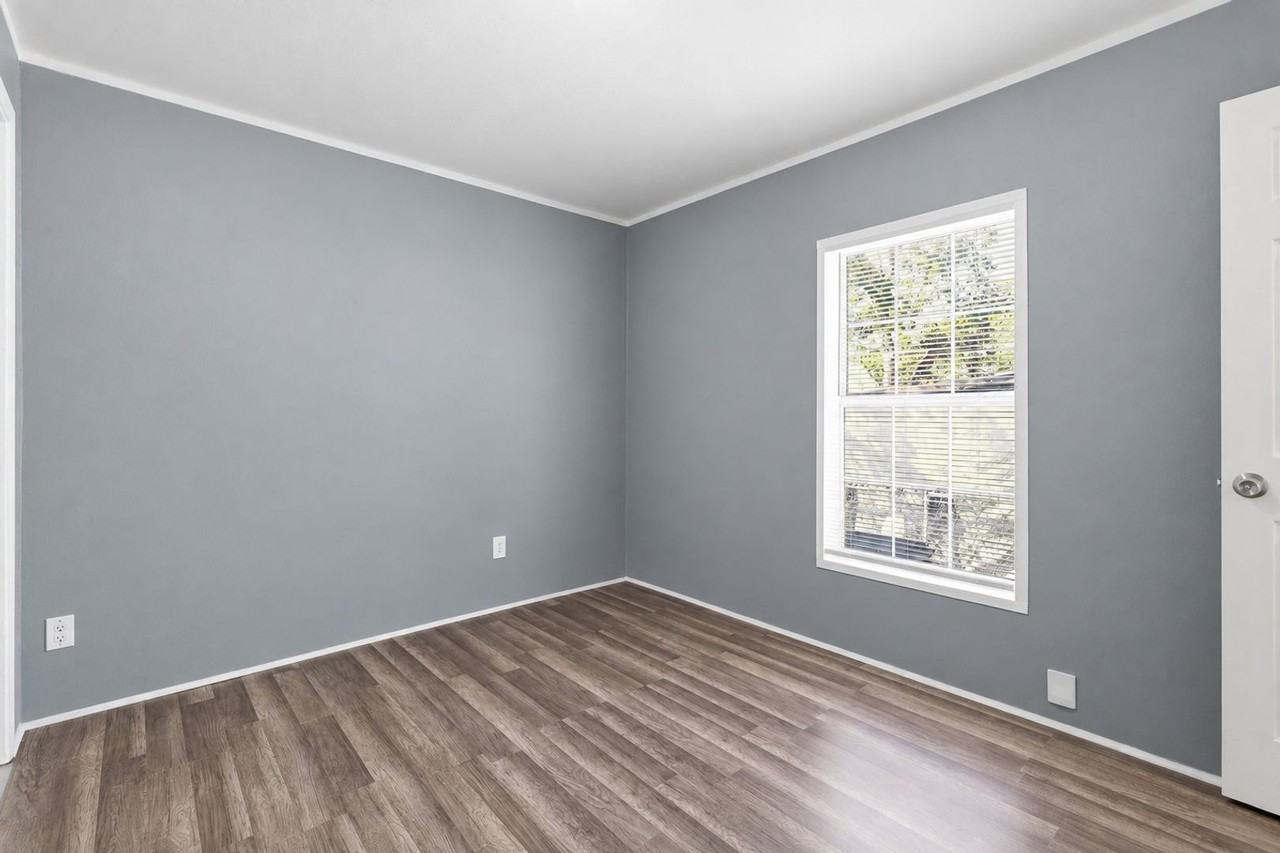 2732 Avenue I - Photo 6 of 25