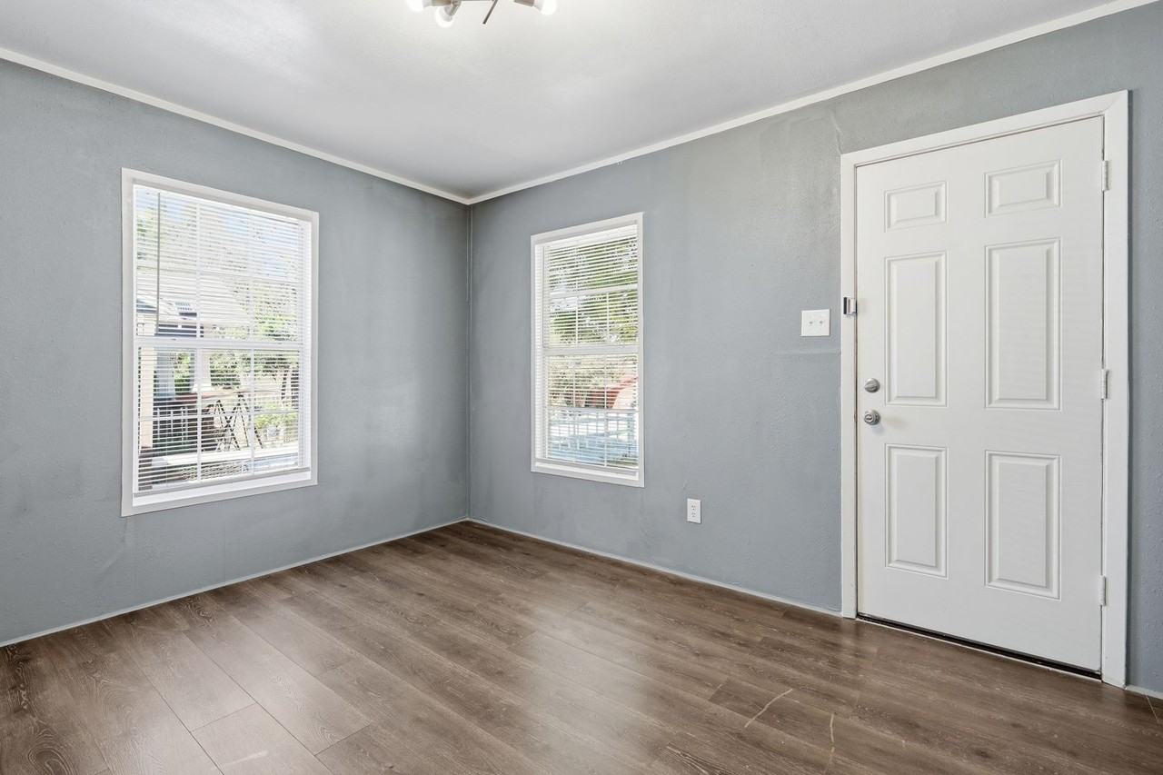 2732 Avenue I - Photo 7 of 25