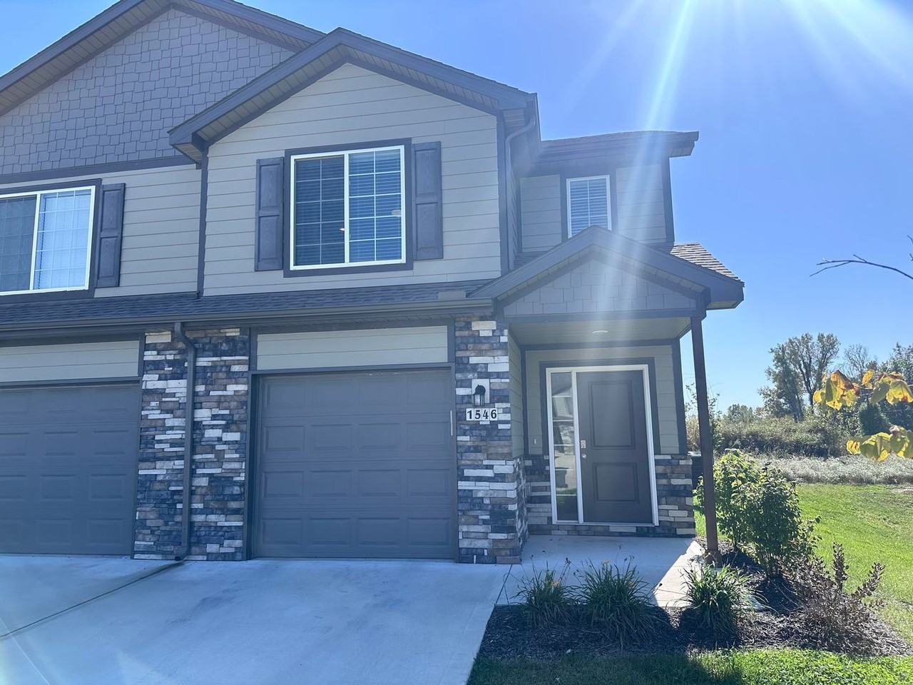 1546 Ne Shale Ct - Photo 2 of 18