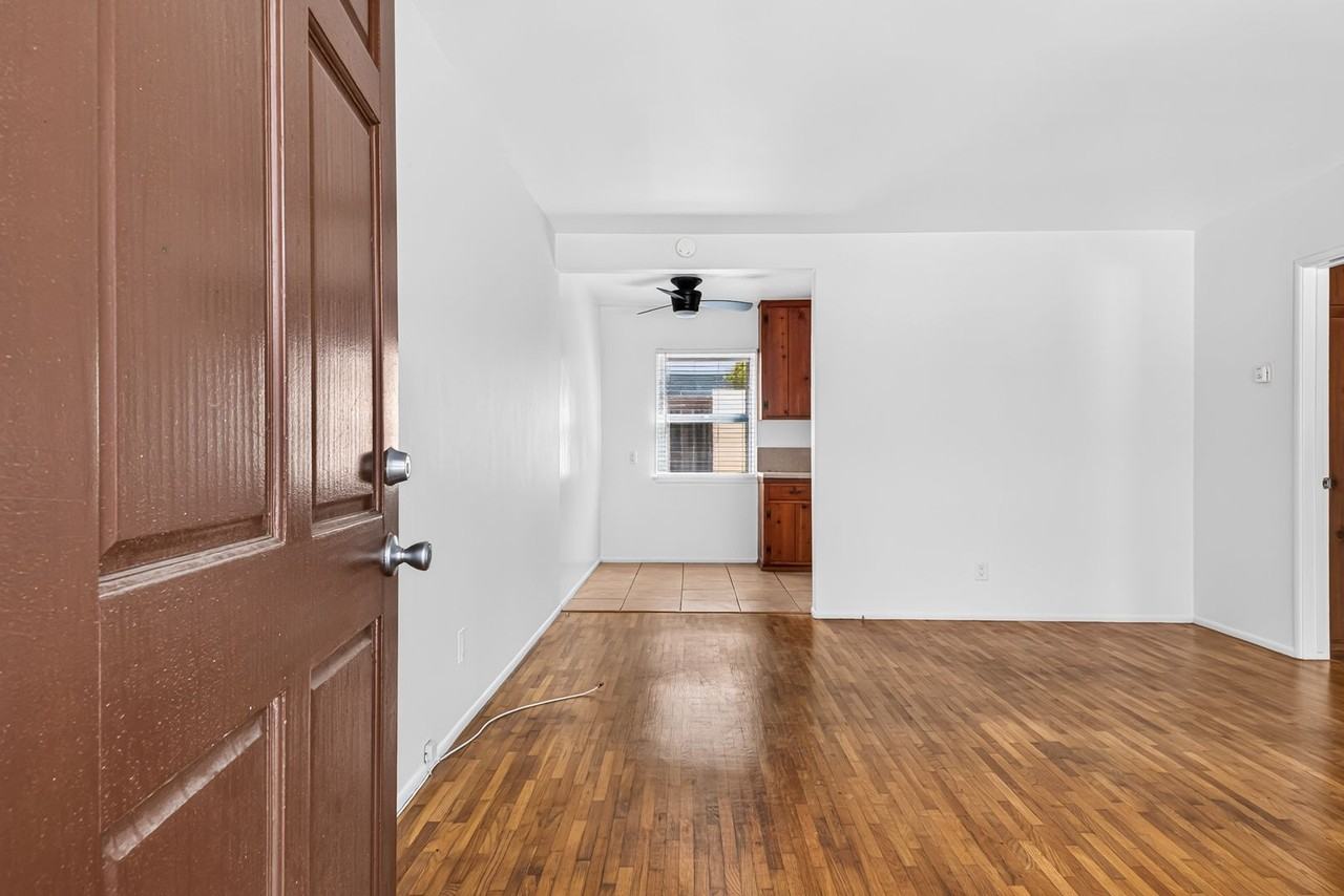 1906 Voorhees Ave - Photo 6 of 28