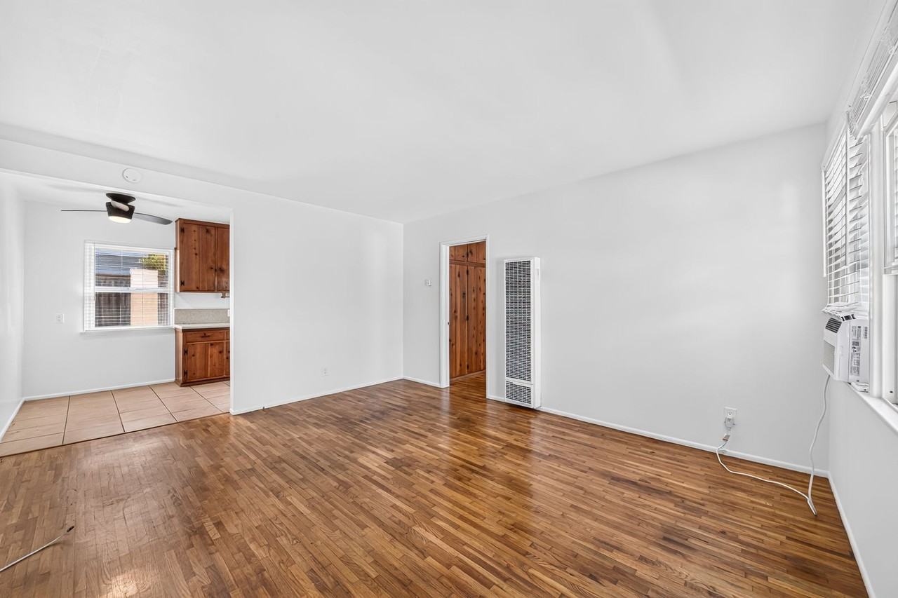 1906 Voorhees Ave - Photo 7 of 28