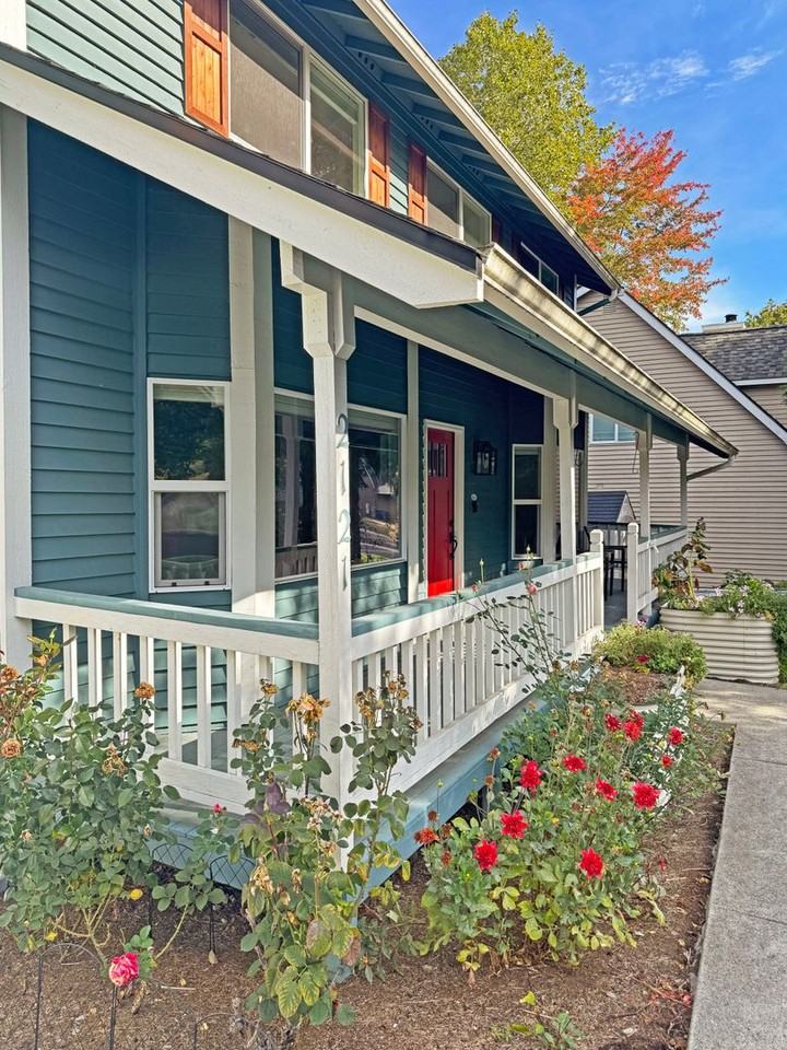 2121 234th Pl Se - Photo 2 of 29