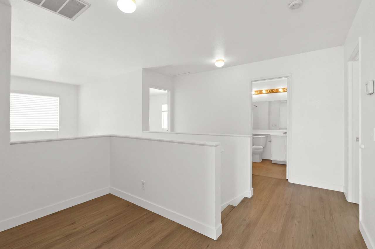 1077 Camellia Ct - Photo 2 of 15