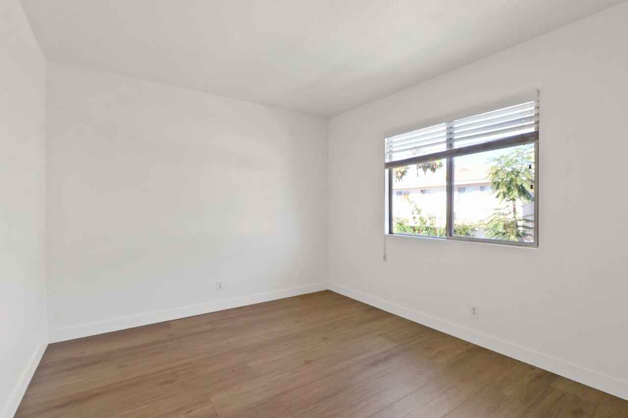 1077 Camellia Ct - Photo 4 of 15