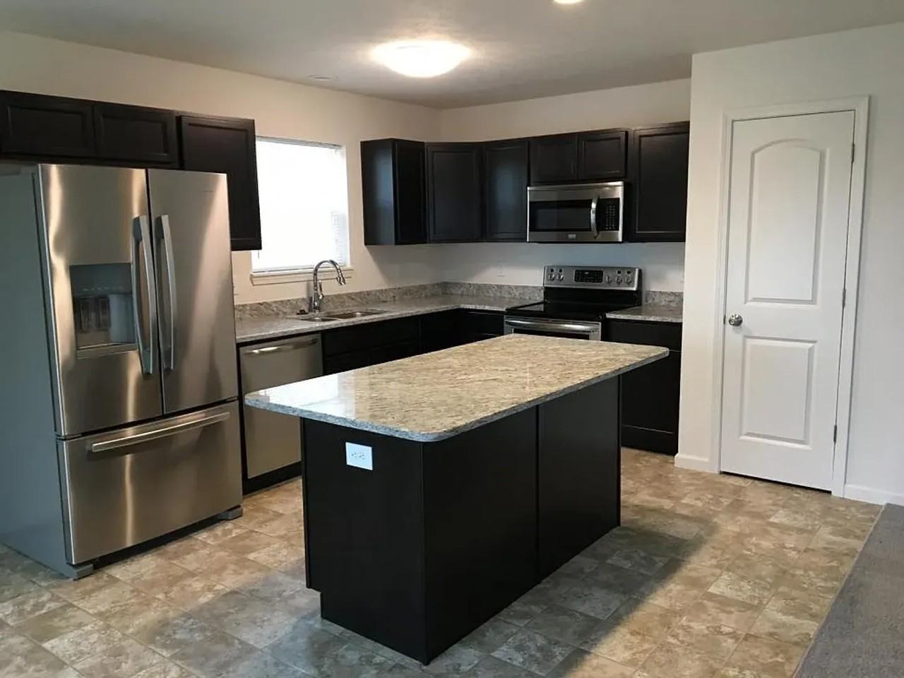 3370 Maitland Dr - Photo 4 of 10