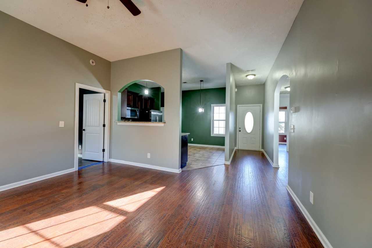 1348 Freedom Dr - Photo 3 of 20
