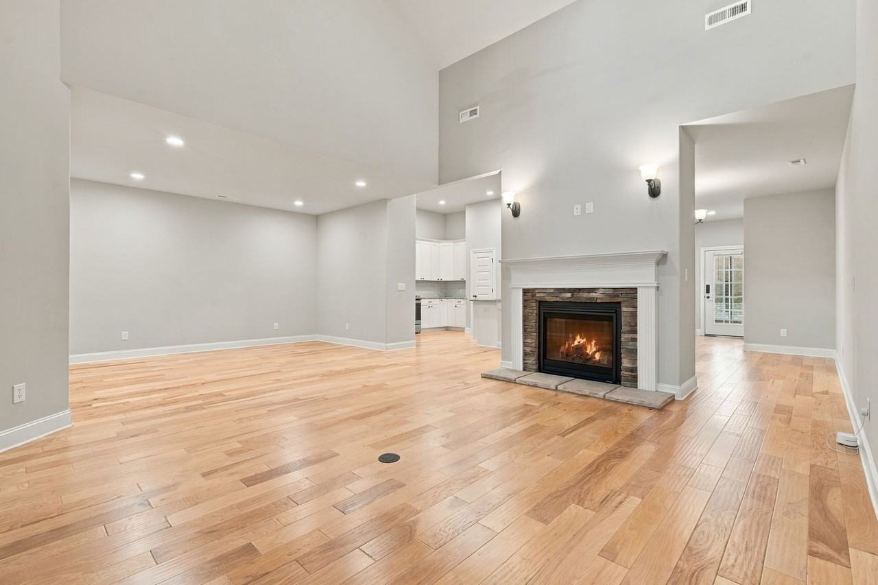 1040 Crescent Fls - Photo 3 of 14