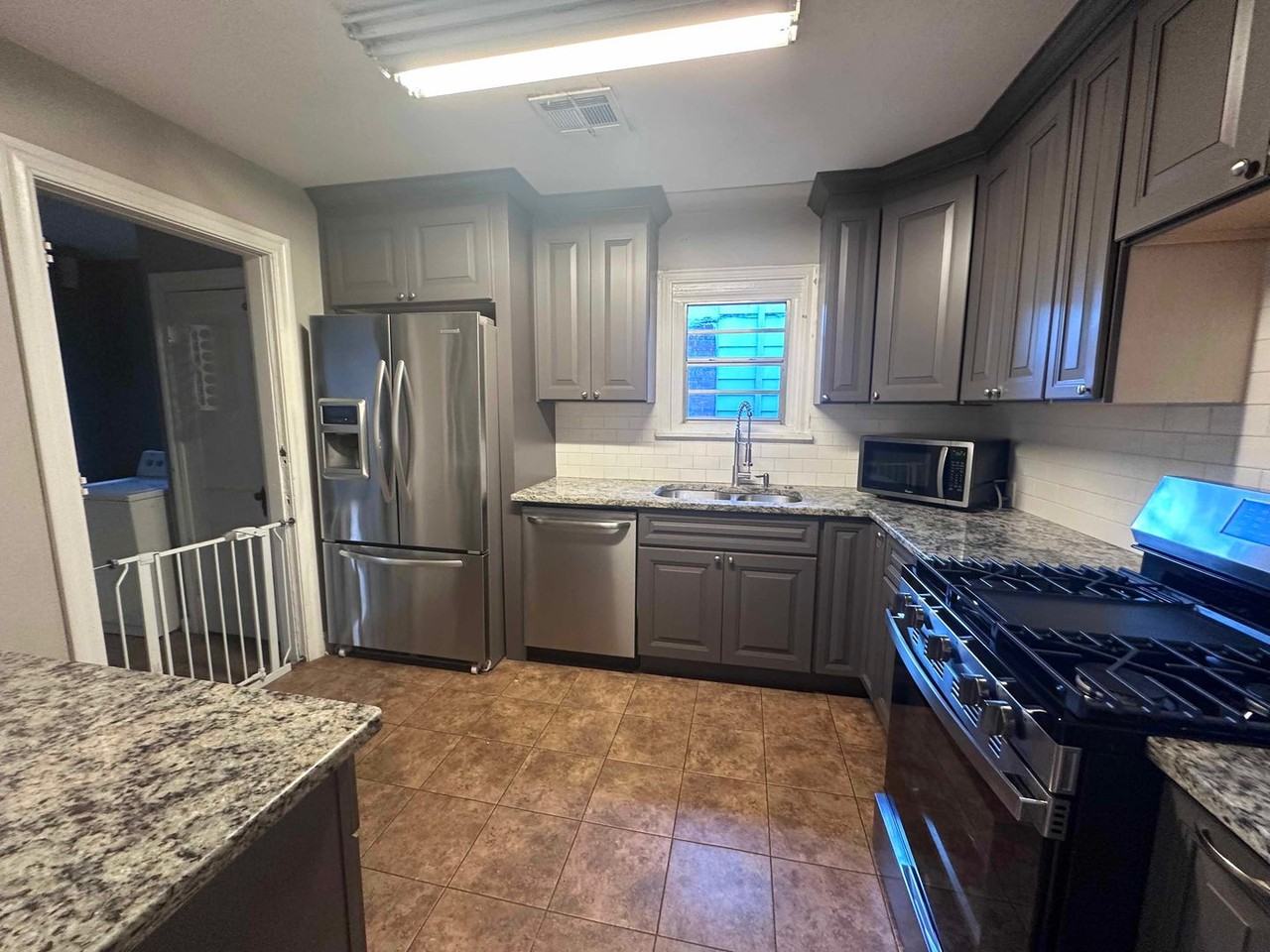 3421 Nw 26th St - Photo 5 of 20