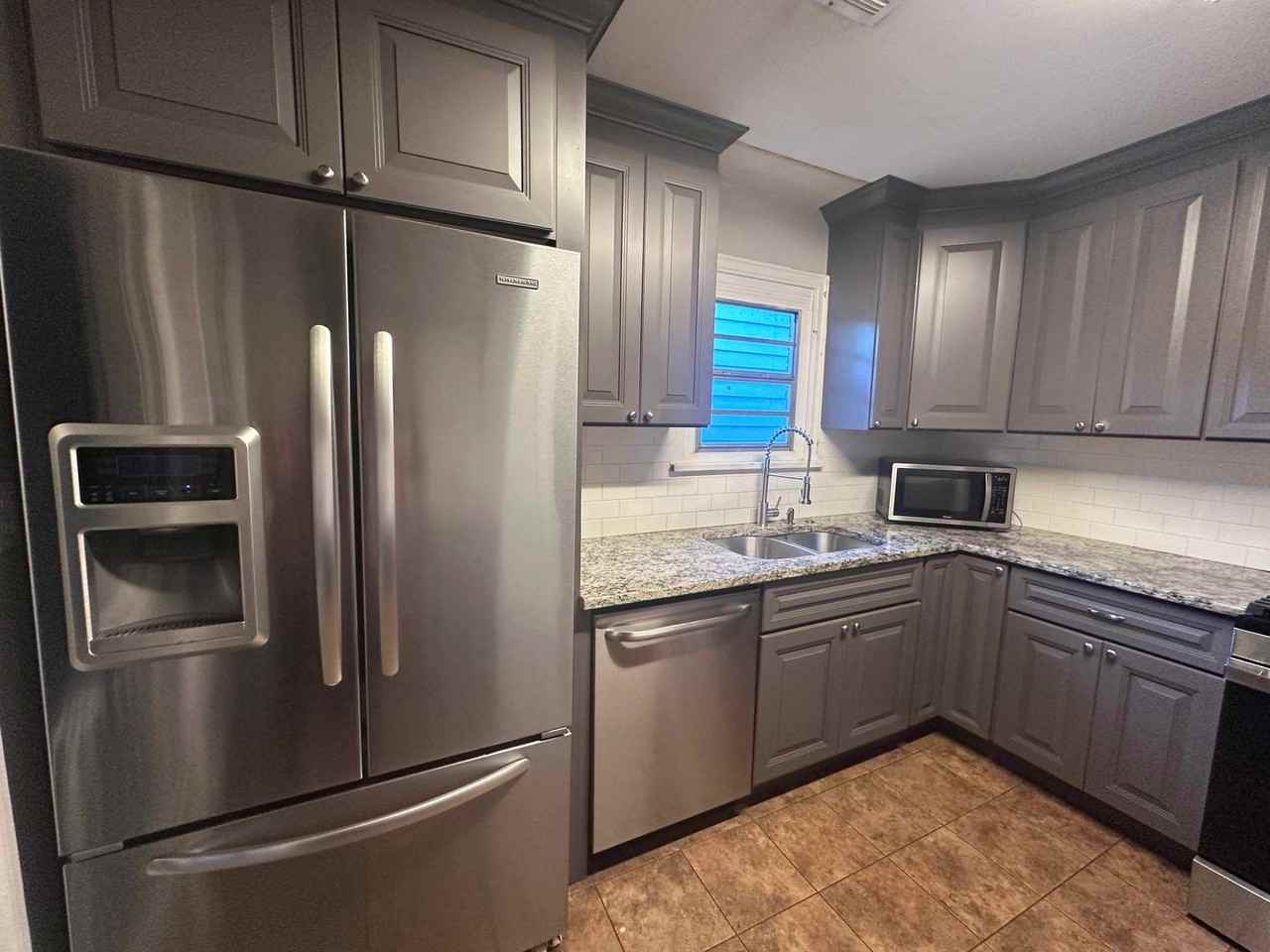 3421 Nw 26th St - Photo 6 of 20