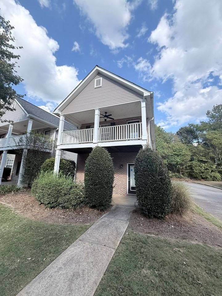 255 Wiltshire Dr - Photo 2 of 17