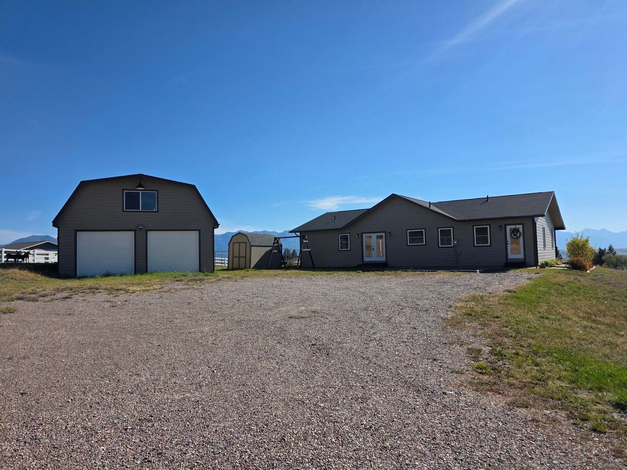 33602 Meadow Rd - Photo 3 of 36