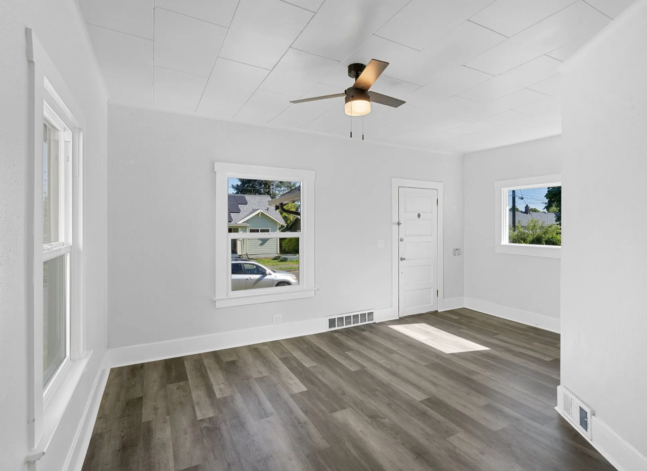 832 N Stafford St - Photo 5 of 32