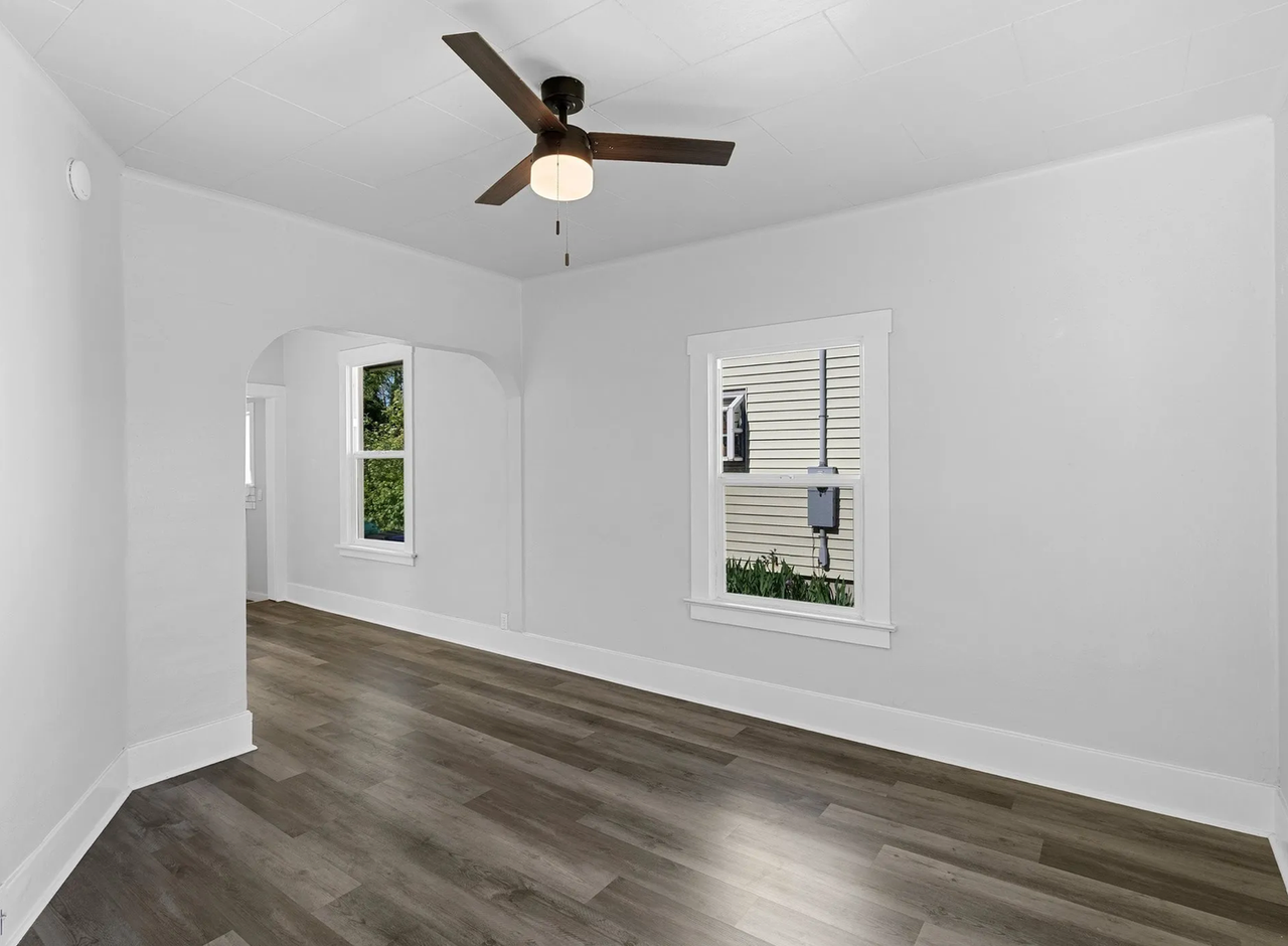 832 N Stafford St - Photo 6 of 32