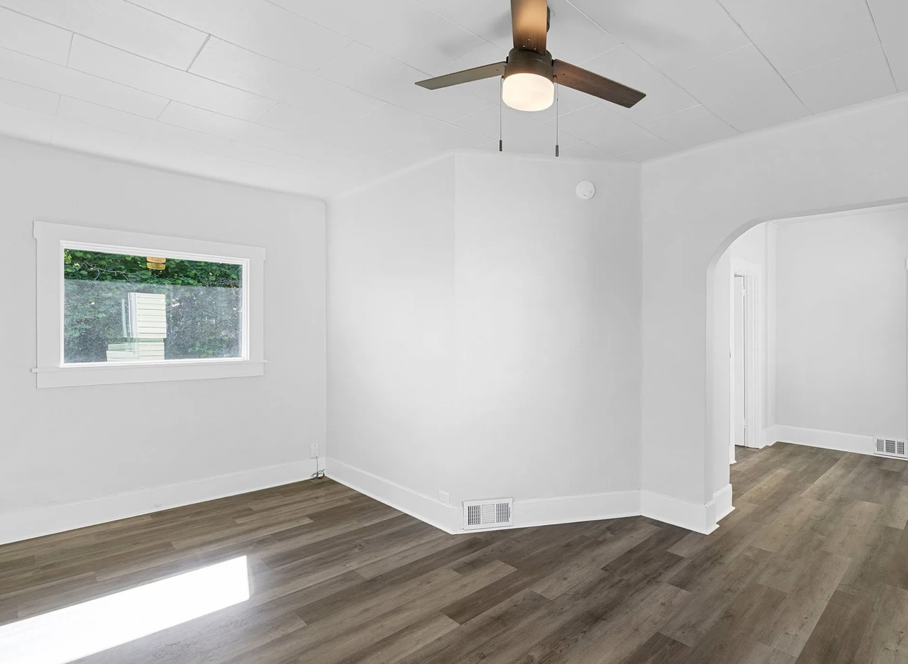 832 N Stafford St - Photo 7 of 32