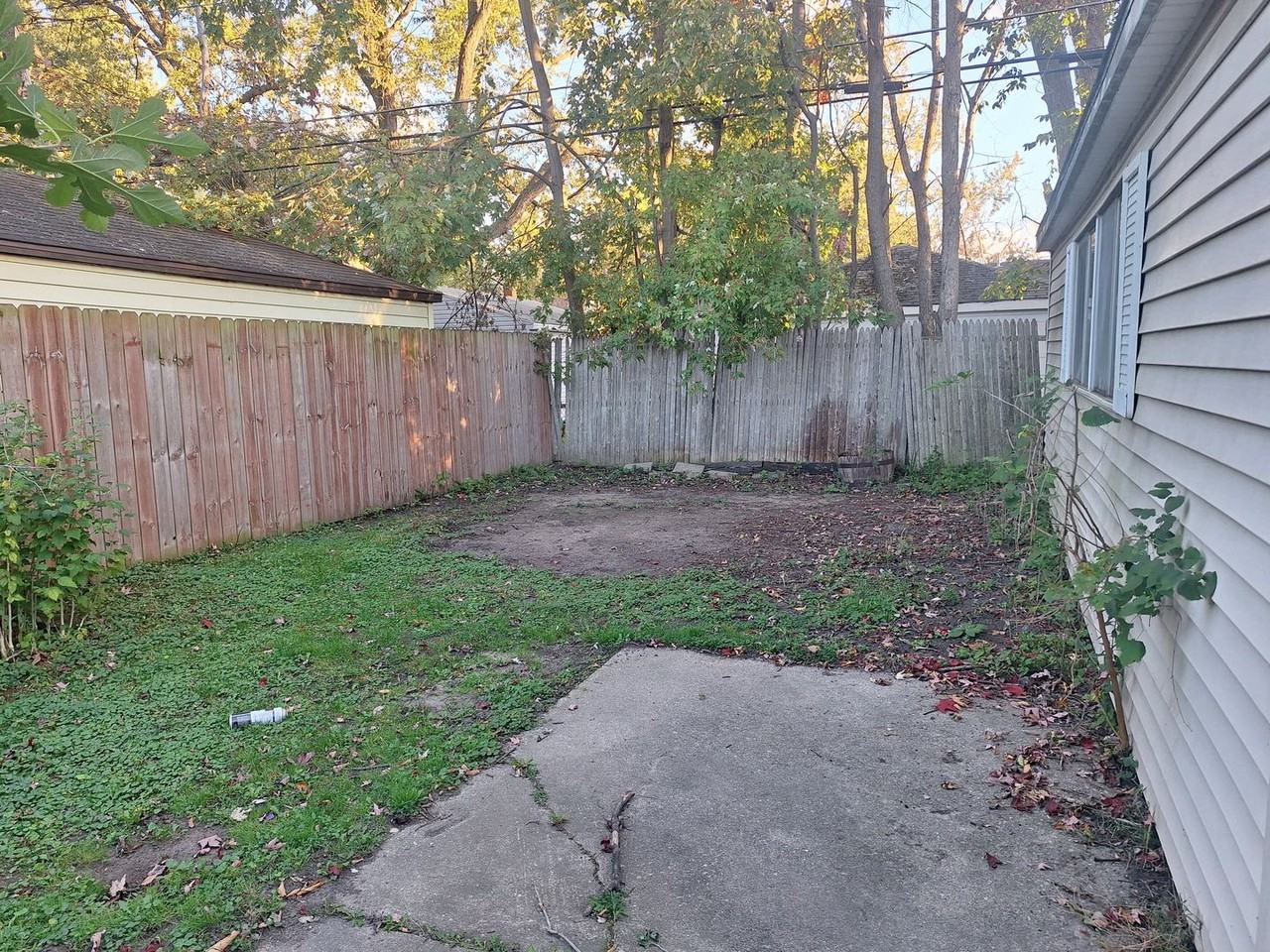 13026 Sherman Ave - Photo 3 of 22