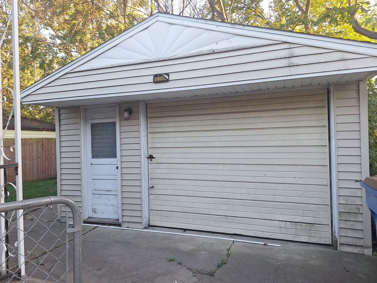 13026 Sherman Ave - Photo 4 of 22