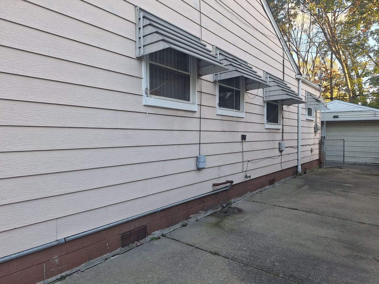 13026 Sherman Ave - Photo 5 of 22