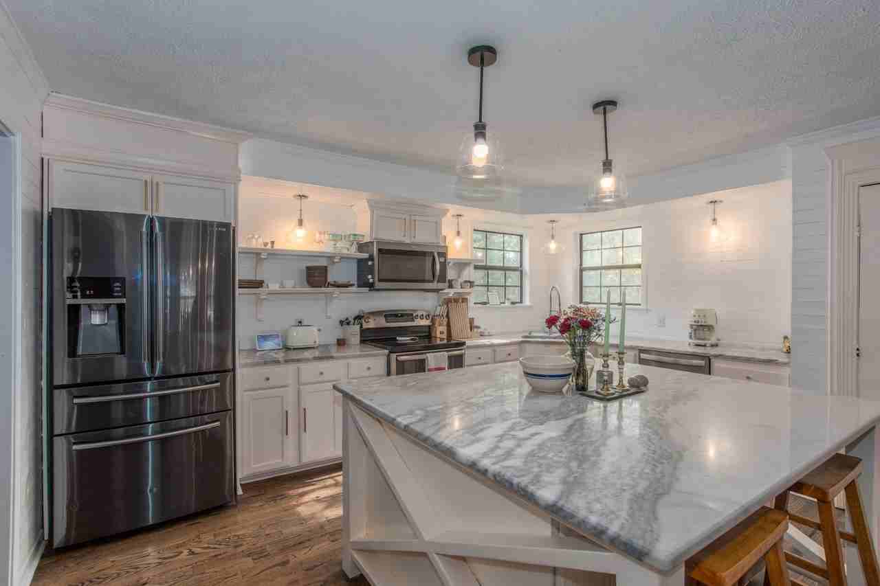 2160 Valley View Rd - Photo 3 of 32