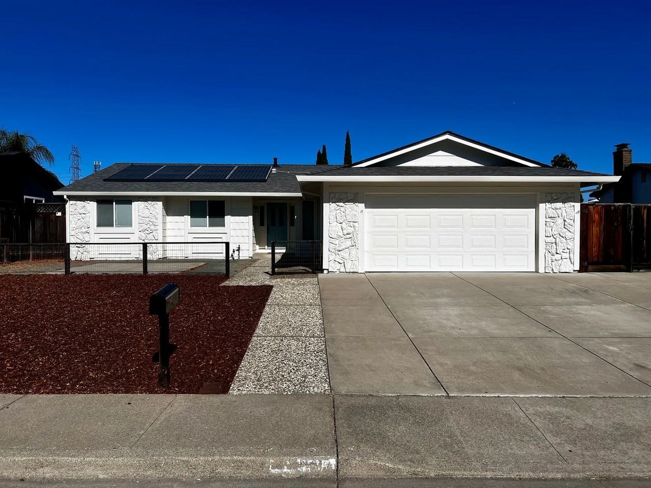 2819 Yosemite Ave - Photo 2 of 19