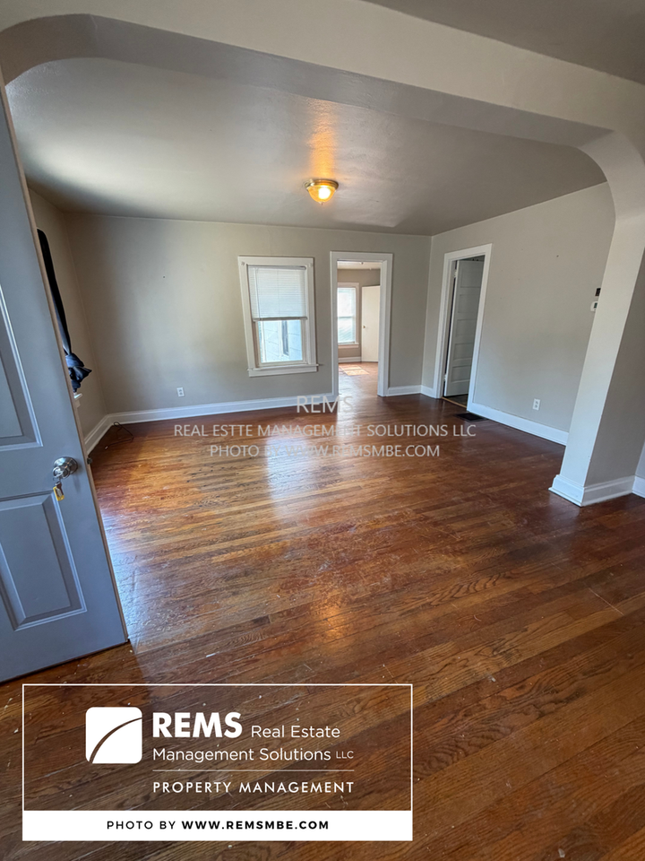 220/222 1st Street - Photo 2 of 8