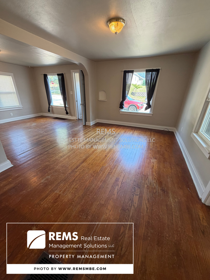 220/222 1st Street - Photo 3 of 8