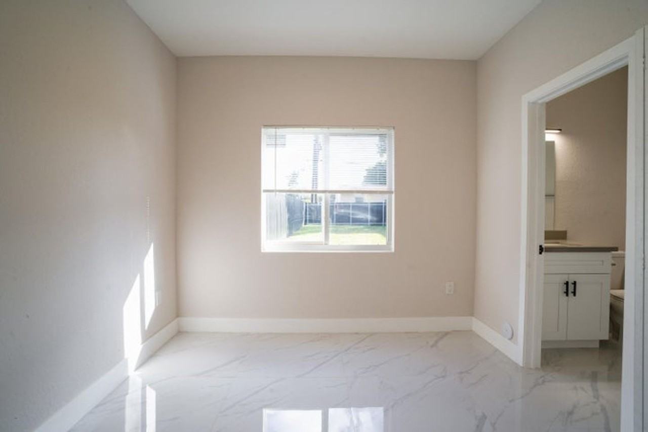 2284 Nw 82nd St - Photo 4 of 10