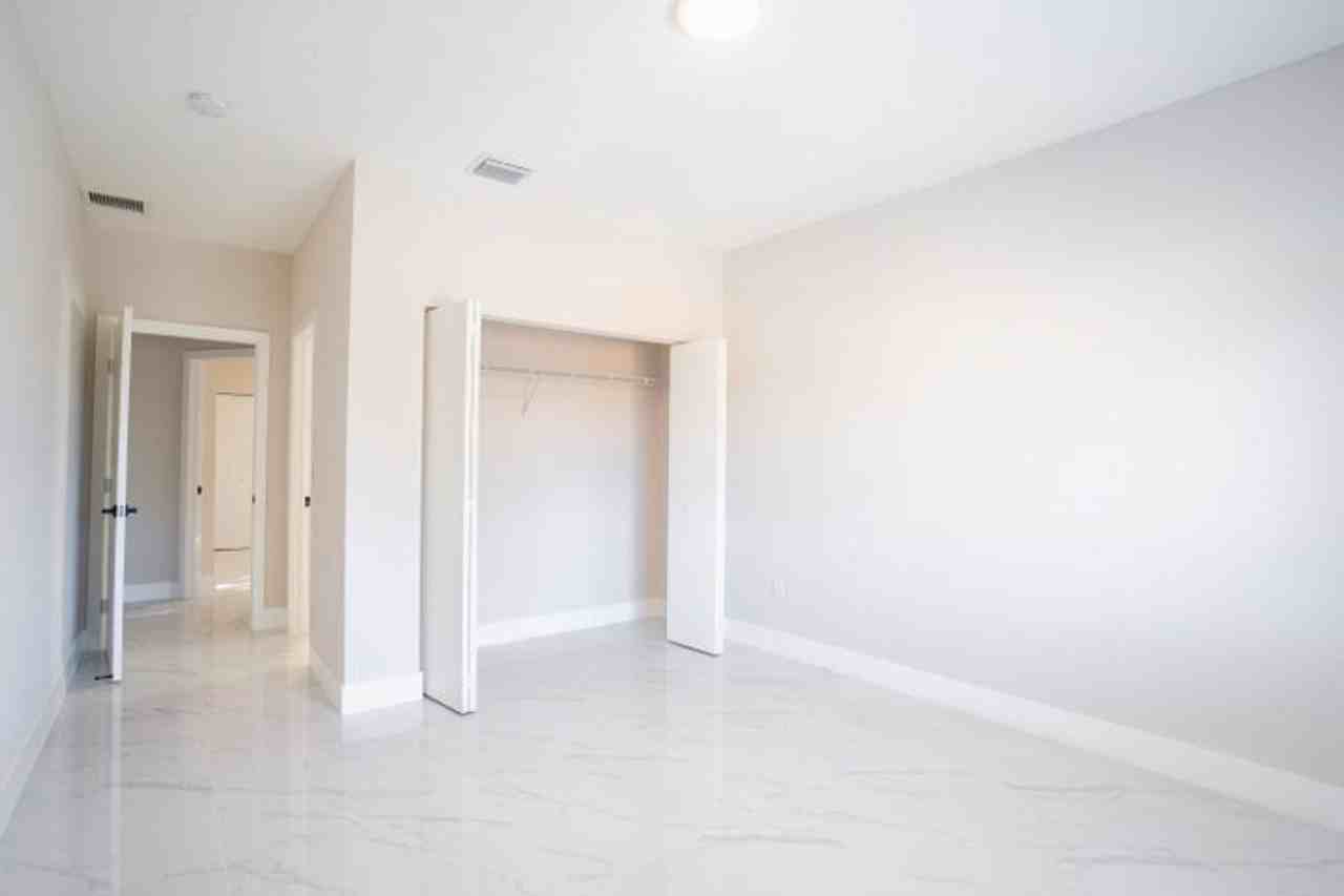 2284 Nw 82nd St - Photo 7 of 10