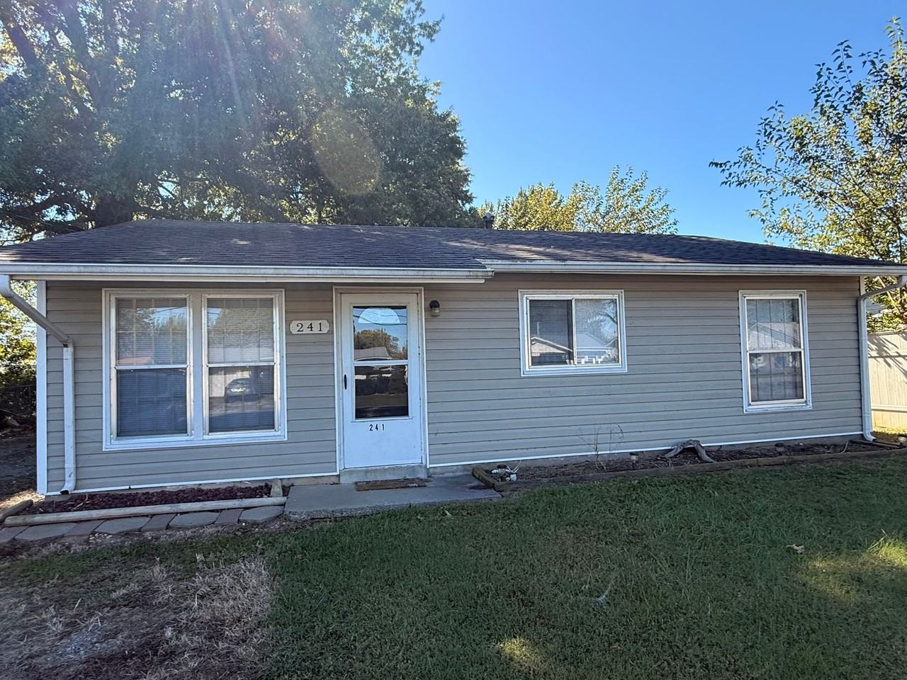 241 Crestwood Ln - Photo 2 of 14