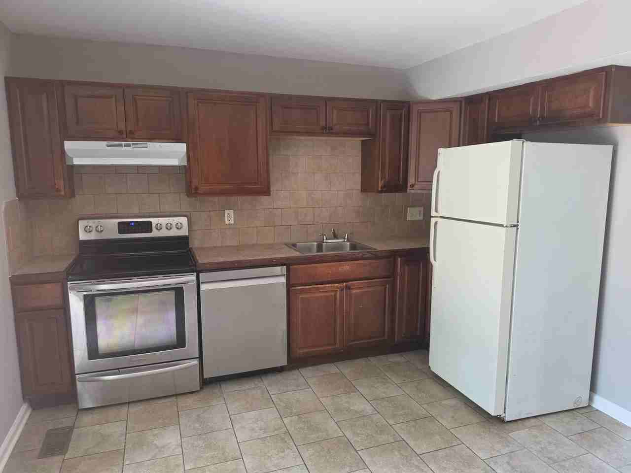 1431 Charlestown Dr - Photo 3 of 8